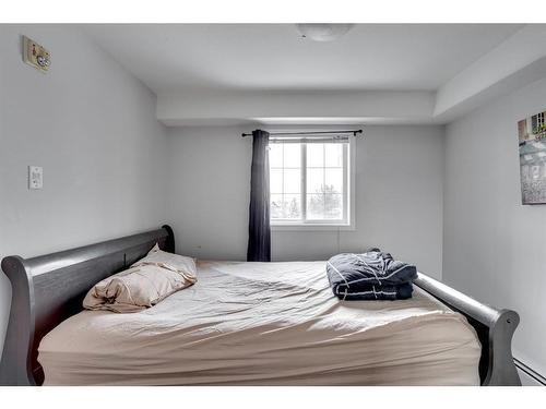 3307-200 Lougheed Drive, Fort Mcmurray, AB - Indoor Photo Showing Bedroom