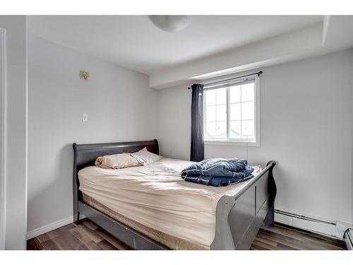 3307-200 Lougheed Drive, Fort Mcmurray, AB - Indoor Photo Showing Bedroom