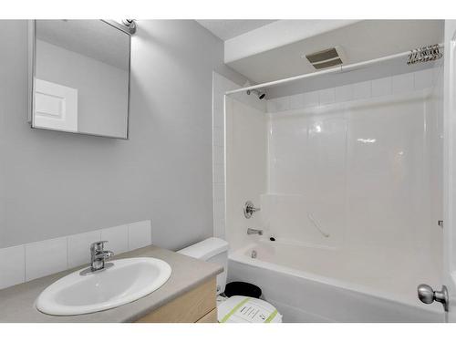 3307-200 Lougheed Drive, Fort Mcmurray, AB - Indoor Photo Showing Bathroom