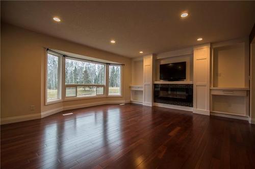 517 Beacon Hill Drive, Fort Mcmurray, AB - Indoor Photo Showing Living Room