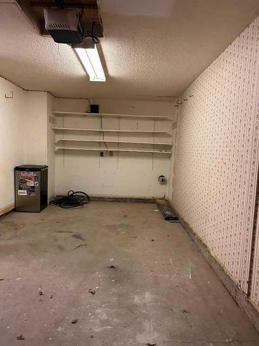 136 Wylie Place, Fort Mcmurray, AB - Indoor Photo Showing Garage