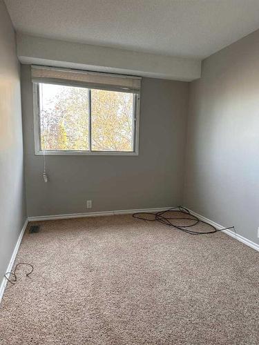 136 Wylie Place, Fort Mcmurray, AB - Indoor Photo Showing Other Room