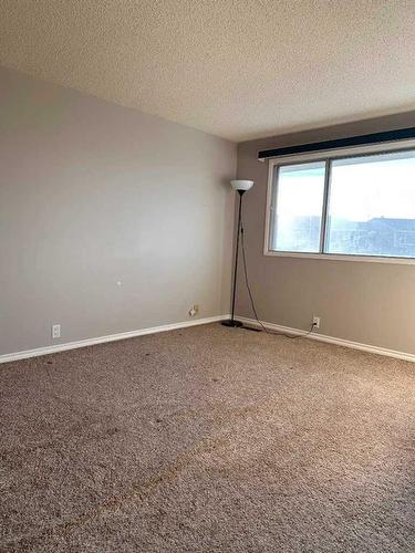 136 Wylie Place, Fort Mcmurray, AB - Indoor Photo Showing Other Room