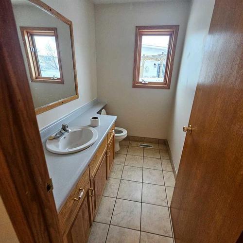 9517 91 Street, Lac La Biche, AB - Indoor Photo Showing Bathroom