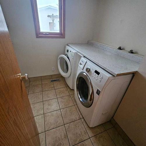 9517 91 Street, Lac La Biche, AB - Indoor Photo Showing Laundry Room