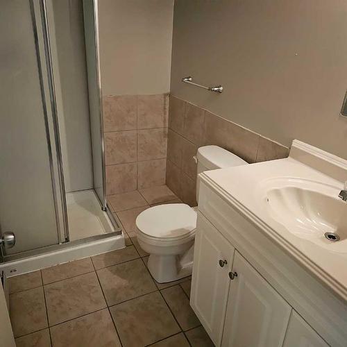 9517 91 Street, Lac La Biche, AB - Indoor Photo Showing Bathroom