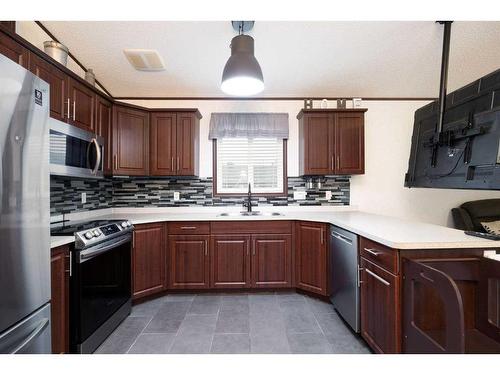 176 Greenbriar Bay, Fort Mcmurray, AB - Indoor Photo Showing Kitchen