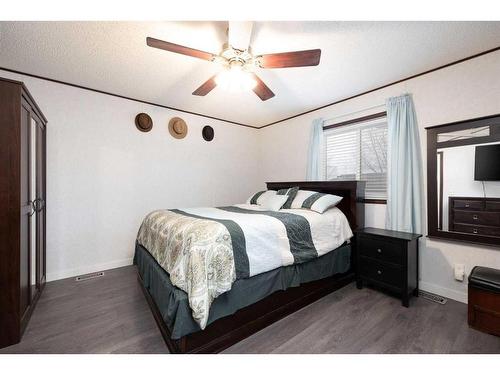 176 Greenbriar Bay, Fort Mcmurray, AB - Indoor Photo Showing Bedroom