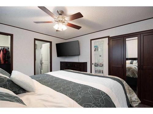 176 Greenbriar Bay, Fort Mcmurray, AB - Indoor Photo Showing Bedroom