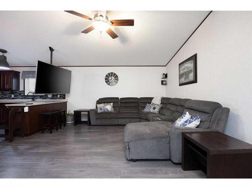 176 Greenbriar Bay, Fort Mcmurray, AB - Indoor Photo Showing Living Room