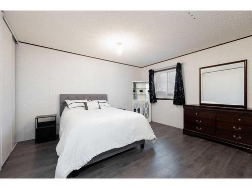 176 Greenbriar Bay, Fort Mcmurray, AB - Indoor Photo Showing Bedroom