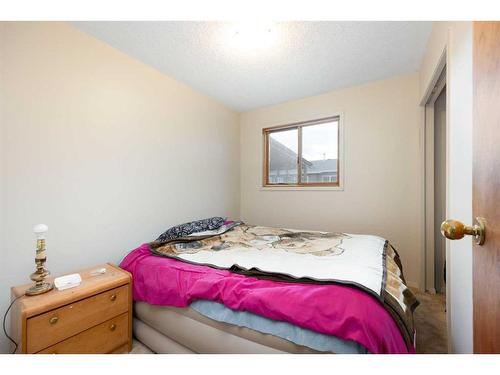 281 Beaton Place, Fort Mcmurray, AB - Indoor Photo Showing Bedroom