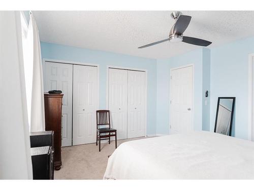 148 Kodiak Crescent, Fort Mcmurray, AB - Indoor Photo Showing Bedroom