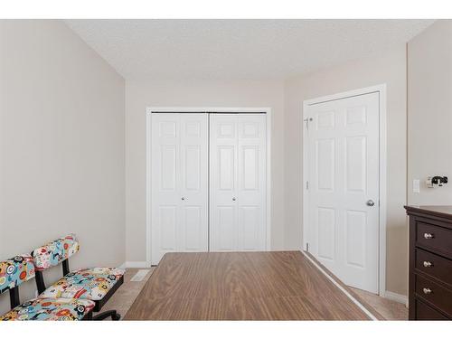 148 Kodiak Crescent, Fort Mcmurray, AB - Indoor Photo Showing Bedroom