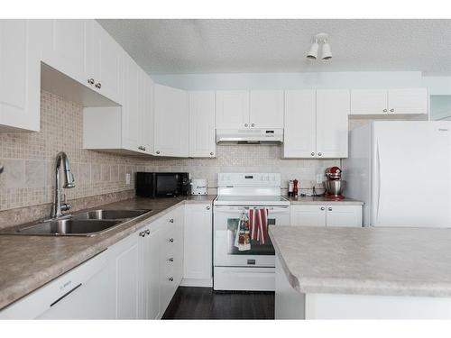 148 Kodiak Crescent, Fort Mcmurray, AB - Indoor Photo Showing Kitchen With Double Sink