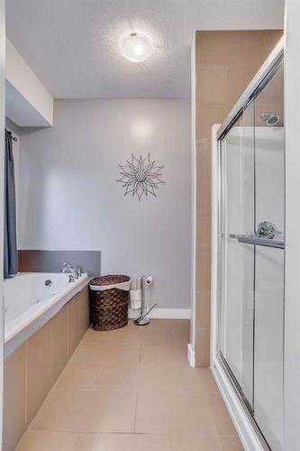 423 Killdeer Way, Fort Mcmurray, AB - Indoor Photo Showing Bathroom