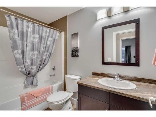 423 Killdeer Way, Fort Mcmurray, AB - Indoor Photo Showing Bathroom