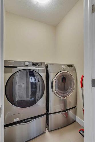 423 Killdeer Way, Fort Mcmurray, AB - Indoor Photo Showing Laundry Room