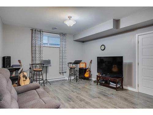 423 Killdeer Way, Fort Mcmurray, AB - Indoor Photo Showing Living Room