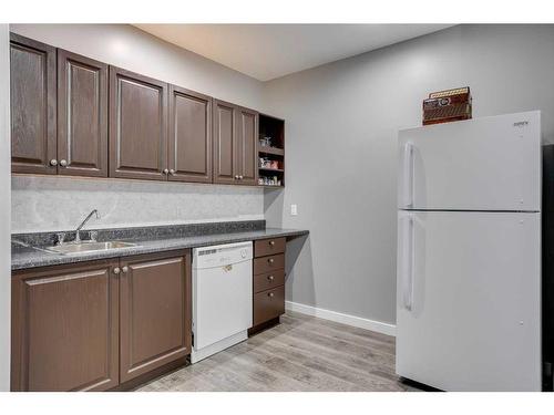 423 Killdeer Way, Fort Mcmurray, AB - Indoor Photo Showing Kitchen