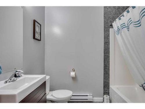 423 Killdeer Way, Fort Mcmurray, AB - Indoor Photo Showing Bathroom