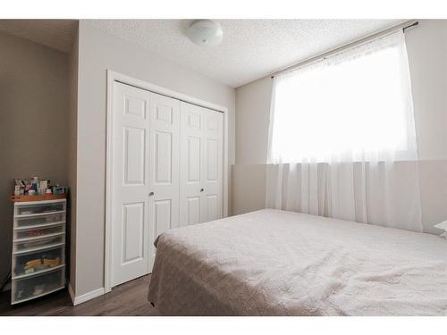 221 Sitka Drive, Fort Mcmurray, AB - Indoor Photo Showing Bedroom