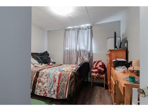 221 Sitka Drive, Fort Mcmurray, AB - Indoor Photo Showing Bedroom