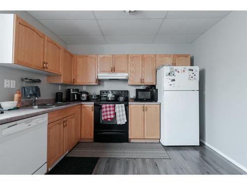 221 Sitka Drive, Fort Mcmurray, AB - Indoor Photo Showing Kitchen With Double Sink