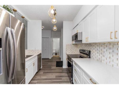 209-290 Plamondon Drive, Fort Mcmurray, AB - Indoor Photo Showing Kitchen