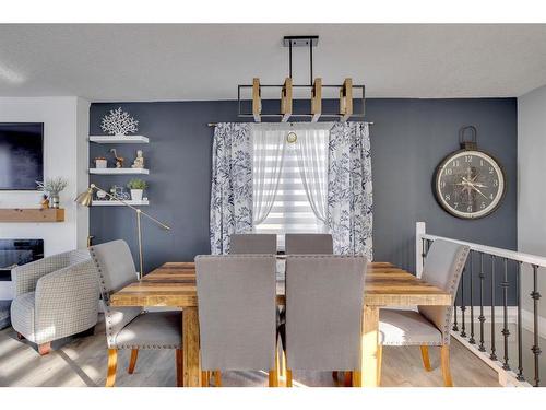 105 Silvertip Place, Fort Mcmurray, AB - Indoor Photo Showing Dining Room