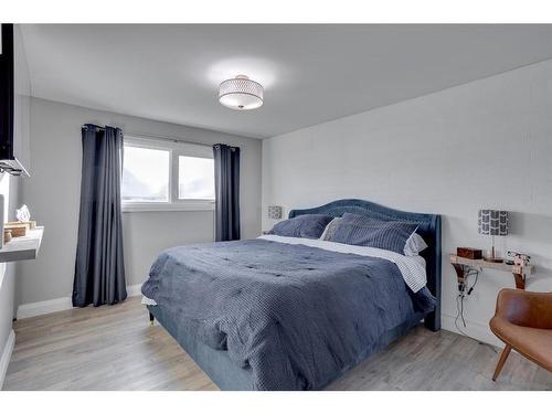 105 Silvertip Place, Fort Mcmurray, AB - Indoor Photo Showing Bedroom