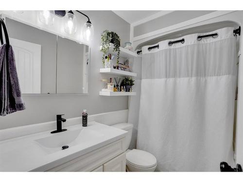 105 Silvertip Place, Fort Mcmurray, AB - Indoor Photo Showing Bathroom