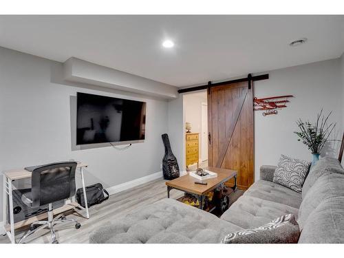 105 Silvertip Place, Fort Mcmurray, AB - Indoor Photo Showing Living Room