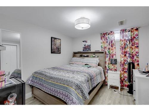 105 Silvertip Place, Fort Mcmurray, AB - Indoor Photo Showing Bedroom