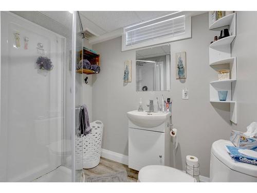 105 Silvertip Place, Fort Mcmurray, AB - Indoor Photo Showing Bathroom