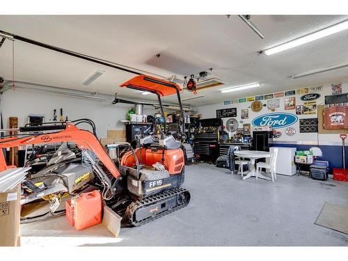 105 Silvertip Place, Fort Mcmurray, AB - Indoor Photo Showing Garage