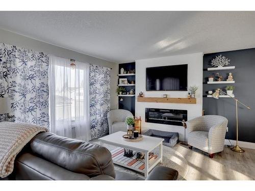 105 Silvertip Place, Fort Mcmurray, AB - Indoor Photo Showing Living Room With Fireplace