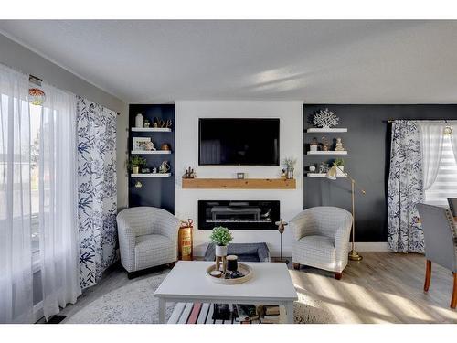 105 Silvertip Place, Fort Mcmurray, AB - Indoor Photo Showing Living Room With Fireplace