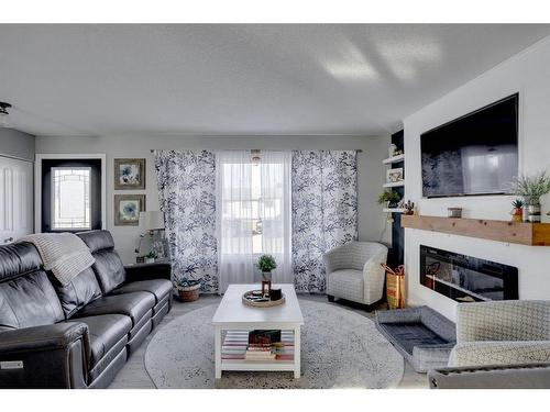 105 Silvertip Place, Fort Mcmurray, AB - Indoor Photo Showing Living Room With Fireplace