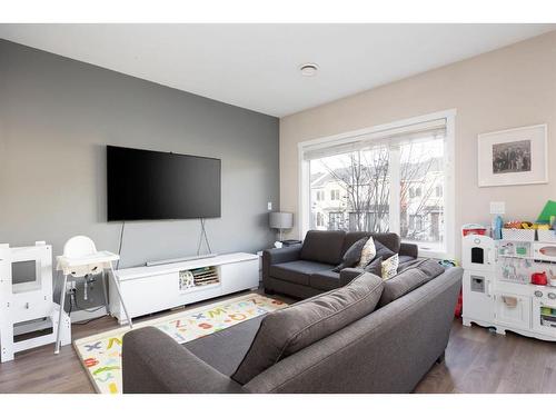 10-141 Fontaine Crescent, Fort Mcmurray, AB - Indoor Photo Showing Living Room