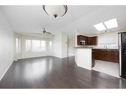 194 Pacific Crescent, Fort Mcmurray, AB - Indoor Photo Showing Kitchen