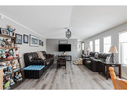 224 Cree Road, Fort Mcmurray, AB - Indoor Photo Showing Living Room