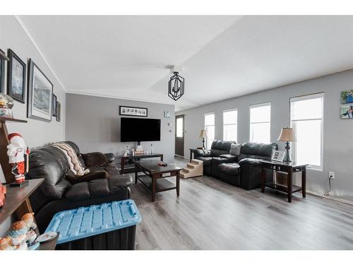 224 Cree Road, Fort Mcmurray, AB - Indoor Photo Showing Living Room