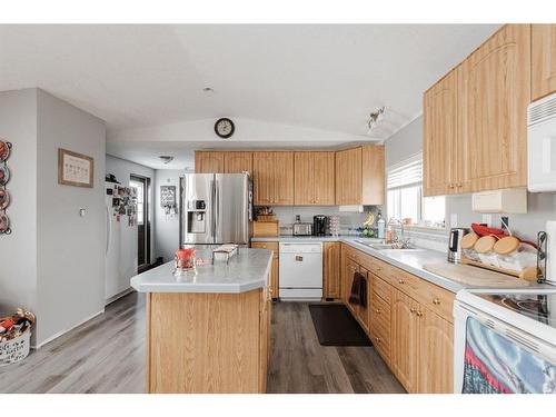 224 Cree Road, Fort Mcmurray, AB - Indoor Photo Showing Kitchen