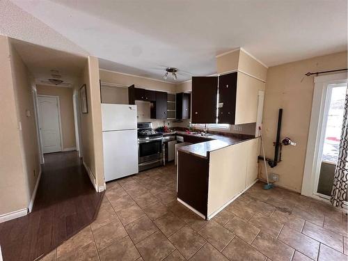 3 Rae Crescent, Fort Mcmurray, AB - Indoor Photo Showing Kitchen