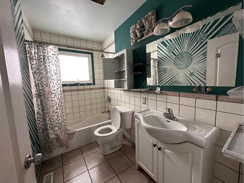 3 Rae Crescent, Fort Mcmurray, AB - Indoor Photo Showing Bathroom