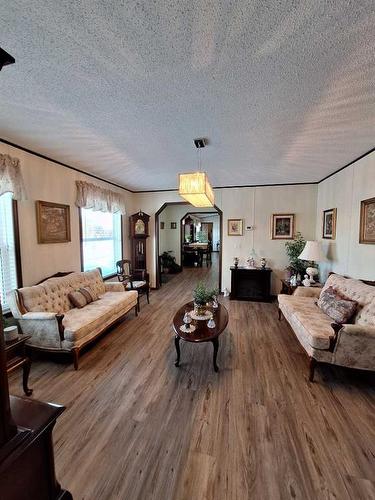 529-13221 Twp Rd 680, Rural Lac La Biche County, AB - Indoor Photo Showing Living Room