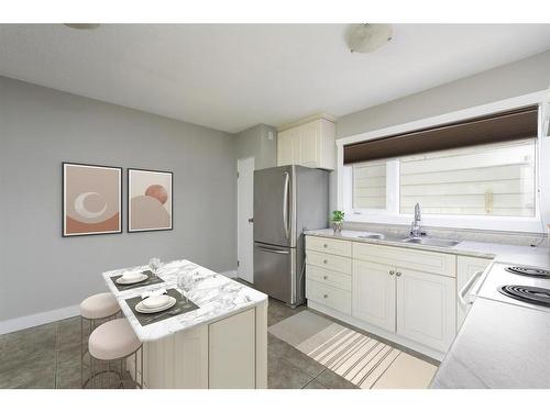 1 Pond Crescent, Fort Mcmurray, AB - Indoor Photo Showing Kitchen