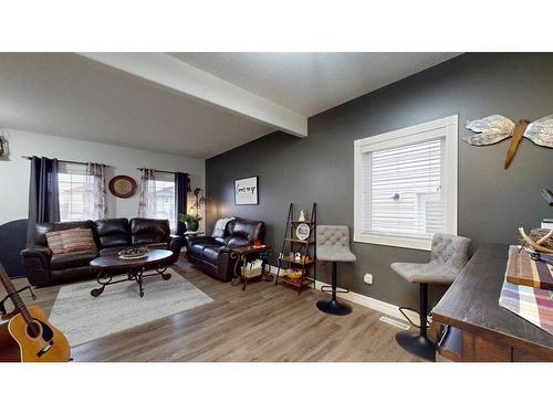 128 Saline Creek Way, Fort Mcmurray, AB - Indoor Photo Showing Living Room