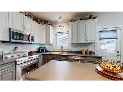 128 Saline Creek Way, Fort Mcmurray, AB - Indoor Photo Showing Kitchen With Stainless Steel Kitchen With Double Sink